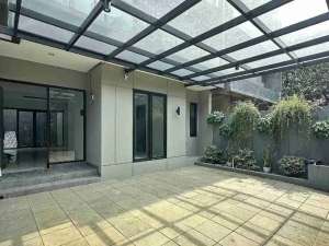 Rumah Baru Mewah Dekat Akses Cilandak Jalan Lebar Dijakarta Selatan lokasi di Jakarta Selatan, tersedia melalui melalui situs Olx