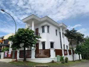 Rumah Baru Minimalis Klasik Taman Casablanca Sentul City lokasi di Bogor Kota, tersedia melalui melalui situs Olx