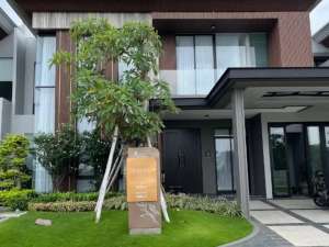 Rumah Baru Pakuwon City Grand Cayman Jeremy lokasi di Surabaya Kota, tersedia melalui melalui situs Olx