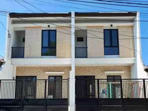 rumah baru siap huni di Surabaya di nirwana eksekutif, dekat jl.raya Merr dan stikom, UPN dan galaxy mall Surabaya lokasi di Surabaya Kota, tersedia melalui melalui situs Olx