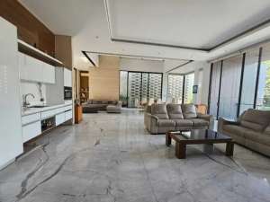 Rumah besar 3 lantai ada lift, furnished rapi bagus, Pluit lokasi di Jakarta Utara, tersedia melalui melalui situs Olx