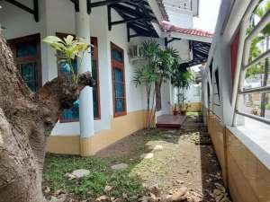 Rumah Besar 391 m2, dalam Perum Elite, Fajar Indah Jajar, Solo lokasi di Surakarta Kota, tersedia melalui melalui situs Olx