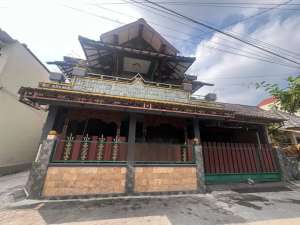 Rumah Besar Dalam Lingkungan Pemukiman Cocok Kantor Dekat Al Azhar lokasi di Sleman Kab., tersedia melalui melalui situs Olx