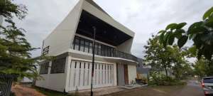 Rumah Besar di Kaplingan DPRD, Blora kota lokasi di Blora Kab., tersedia melalui melalui situs Olx