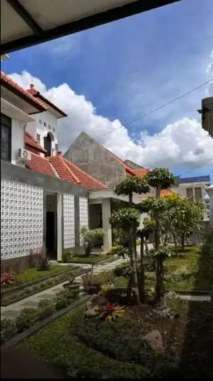 Rumah Besar di Lingkungan Asri lokasi di Malang Kota, tersedia melalui melalui situs Olx