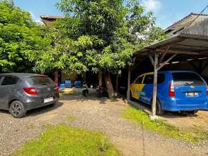 Rumah Besar di Tanah 1000 m2 Duren Sawit Jaktim Area Komersil lokasi di Jakarta Timur, tersedia melalui melalui situs Olx