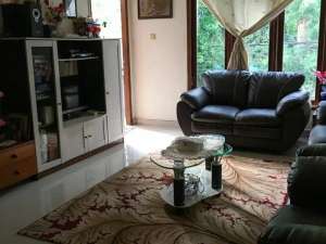 RUMAH BESAR HARGA MIRING DEPAN SAMSAT DI DEPOK TENGAH lokasi di Depok Kota, tersedia melalui melalui situs Olx