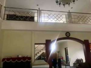 Rumah Besar Kawasan Cengger Ayam Sukarno Hatta lokasi di Malang Kota, tersedia melalui melalui situs Olx