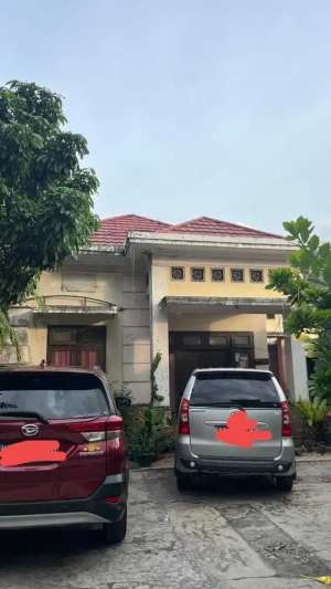 Rumah Besar komplek prevab segiri, samarinda lokasi di Samarinda Kota, tersedia melalui melalui situs Olx