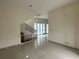 Rumah Besar Ukuran 10X18 di Suvarna Sutera Sudah Renovasi Siap Huni lokasi di Tangerang Kab., tersedia melalui melalui situs Olx