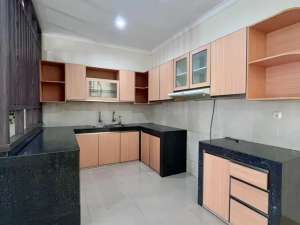 Rumah BGM PIK Kenari Golf DISEWA Ukuran 8x15 Semi Furnish Siap Huni lokasi di Jakarta Utara, tersedia melalui melalui situs Olx