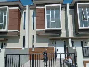 Rumah Bisa Jadi Tempat Usaha, Tempat Dagang Karna Dijalan Boulevard lokasi di Tangerang Selatan Kota, tersedia melalui melalui situs Olx