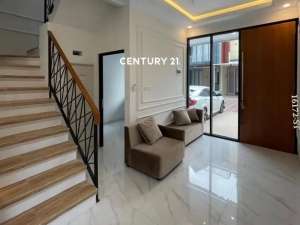 Rumah Brand New 2 Lantai Di Cipedak Jagakarsa lokasi di Depok Kota, tersedia melalui melalui situs Olx