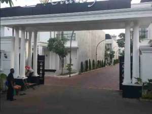 rumah brand new full furnish di bambu apus jakarta timur lokasi di Jakarta Timur, tersedia melalui melalui situs Olx