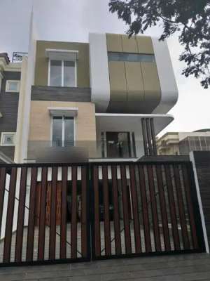 Rumah brand new katamaran indah 13x27 pool,marmer,3 lantai lokasi di Jakarta Utara, tersedia melalui melalui situs Olx