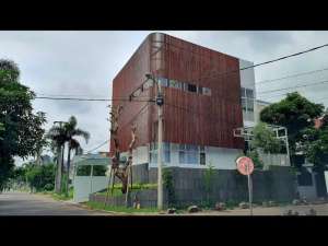 Rumah Bukit Palma Hook SHM Mewah Citraland lokasi di Surabaya Kota, tersedia melalui melalui situs Olx