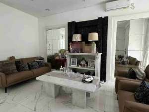 Rumah Cantik Bagus Siap Huni Cluster JGC Jakarta Timur lokasi di Jakarta Timur, tersedia melalui melalui situs Olx