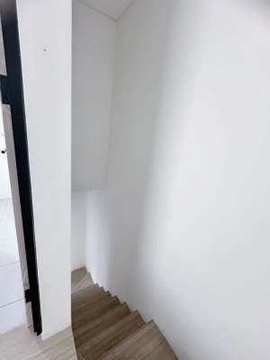 Rumah Cantik Brand New Fasad Cantik Lokasi Strategis lokasi di Tangerang Kota, tersedia melalui melalui situs Olx