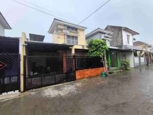 Rumah Cantik Dlm Perum Jaten Dekat Palur Plasa lokasi di Karanganyar Kab., tersedia melalui melalui situs Olx