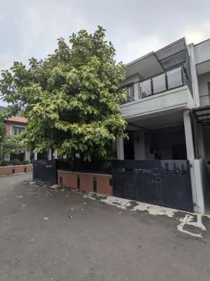 Rumah cantik kebagusan jaksel lokasi di Jakarta Selatan, tersedia melalui melalui situs Olx