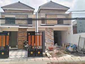 Rumah cantik Medokan Ayu Rungkut dekat jalan raya lokasi di Surabaya Kota, tersedia melalui melalui situs Olx