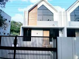 rumah cantik model villa dekat ohana waterpark jatiasih lokasi di Bekasi Kota, tersedia melalui melalui situs Olx