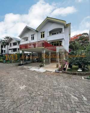 RUMAH CANTIK SIAP HUNI POSISI HOOK LOKASI NYAMAN DAN STRATEGIS lokasi di Tangerang Selatan Kota, tersedia melalui melalui situs Olx