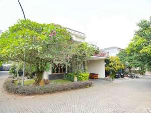 Rumah Cantik Terawat Posisi Hook Di Cibubur Country Dekat Tol Jatikarya lokasi di Bogor Kab., tersedia melalui melalui situs Olx