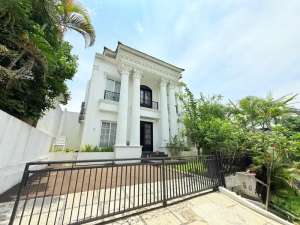 Rumah Classic Mewah FurnishedKolam Renang di Sentul City lokasi di Bogor Kab., tersedia melalui melalui situs Olx