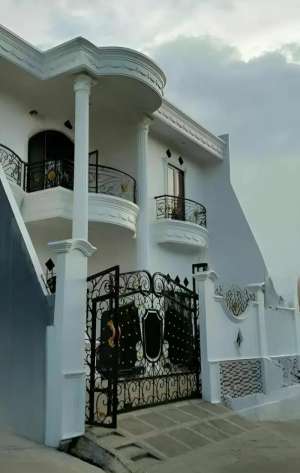 Rumah Classic Siap Huni Kebon Nanas Otista Jakarta Timur lokasi di Jakarta Timur, tersedia melalui melalui situs Olx