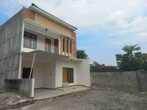 Rumah Cluster Bagus Tengah kota Nusukan Solo lokasi di Surakarta Kota, tersedia melalui melalui situs Olx