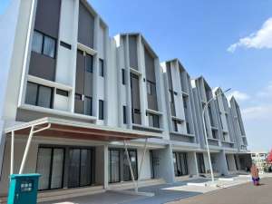 RumahCluster De Silva Hybrid Kota Deltamas 4 LT Luas 77 Rp 2,94 M 8 KT 8 KM lokasi di Bekasi Kab., tersedia melalui melalui situs Olx