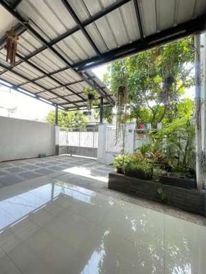 Rumah Cluster Mahkota Regency, dpn Kampus Unsika, karawang barat lokasi di Karawang Kab., tersedia melalui melalui situs Olx