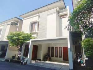 Rumah Cluster Mewah Furnished Tengah kota Serengan Solo, Surakarta. lokasi di Surakarta Kota, tersedia melalui melalui situs Olx