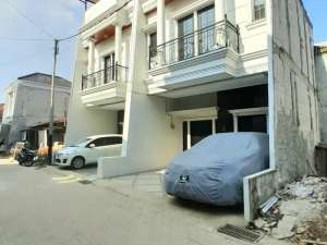 rumah cluster one gate sistem dekat aeon mall tanjung barat lokasi di Jakarta Selatan, tersedia melalui melalui situs Olx