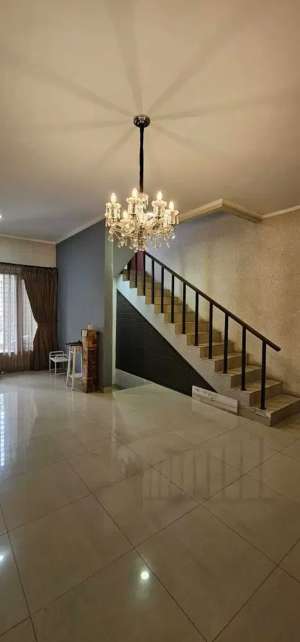 Rumah Cluster Premier Park 2 Modernland Tangerang Free AC Kitchen set lokasi di Tangerang Kota, tersedia melalui melalui situs Olx