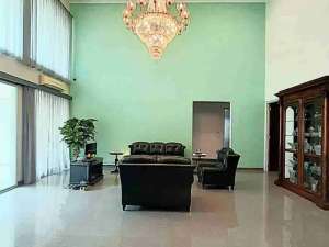 rumah dalam komplek 2 kilometer ke stasiun MRT lebak bulus bentuk tanah kotak, hadap tenggara,jakarta selatan , tersedia melalui melalui situs Olx