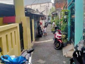 Rumah Dalam Sederhana Gang Di Pulomas lokasi di Jakarta Pusat, tersedia melalui melalui situs Olx