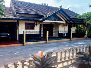 rumah dan kost 17kamar tidur jln Kaliurang KM 7 area kampus dan kuliner lokasi di Sleman Kab., tersedia melalui melalui situs Olx