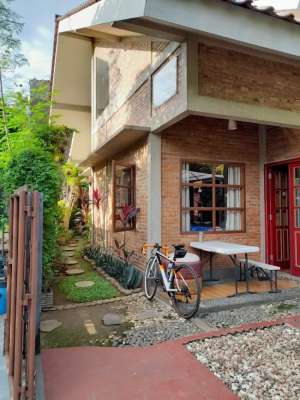 RUMAH DENGAN ARSITEKTUR COUNTRY STYLE AREA KARAWACI - TANGERANG lokasi di Tangerang Kota, tersedia melalui melalui situs Olx