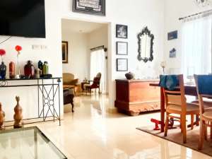 Rumah dengan sirkulasi baik jatiwaringin jl h muhyin , tersedia melalui melalui situs Olx