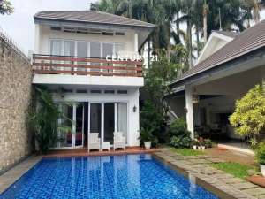 Rumah Dengan Swimming Pool Area Bintaro GB 14157 lokasi di Tangerang Kota, tersedia melalui melalui situs Olx