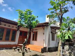 RUMAH DENGAN TANAH BESAR, TOHUDAN, COLOMADU, KARANGANYAR, SOLO lokasi di Karanganyar Kab., tersedia melalui melalui situs Olx