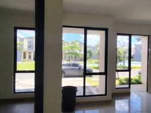 Rumah Depan Taman Ukuran 8x10 di Astha Suvarna Sutera Tangerang 1KA00014 lokasi di Tangerang Kab., tersedia melalui melalui situs Olx