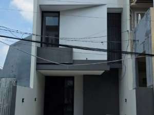 Rumah Dharmahusada Mas NEW MINIMALIS carport 2, row 4 mobil lokasi di Surabaya Kota, tersedia melalui melalui situs Olx