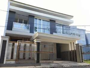 rumah di Graha Santoso- AC 3 unit, Kitchen set, Pemanas air lokasi di Surabaya Kota, tersedia melalui melalui situs Olx
