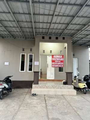 Rumah di pemurus luar, banjarmasin lokasi di Banjarmasin Kota, tersedia melalui melalui situs Olx