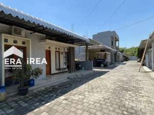 RUMAH DIJUAL DI SOLO COLOMADU DEKAT BANDARA ADI SOEMARMO lokasi di Karanganyar Kab., tersedia melalui melalui situs Olx