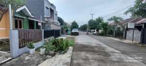 Rumah DIJUAL. lt 90mLB 60m Pesona Cilebut 2 lokasi di Bogor Kota, tersedia melalui melalui situs Olx