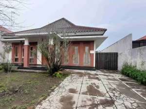 rumah dijual solo kota dekat solo square lokasi di Surakarta Kota, tersedia melalui melalui situs Olx